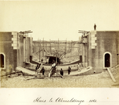 14-266 Bouw van de allereerste sluis in Wemeldinge, die later de middelsluis werd genoemd omdat er later nog twee ...