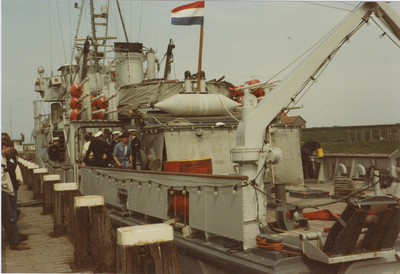 19-1094 Een marinefregat bezoekt Wemeldinge tijdens de 5-mei-herdenking