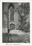 20-170 Oorlogschade aan de Nederlandse Hervormde kerk in Kapelle. De schade werd veroorzaakt door granaatvuur van de ...