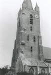 20-190 De beschadigde Nederlandse Hervormde kerk te Kapelle. De schade werd veroorzaakt door granaatvuur van de Engelse ...