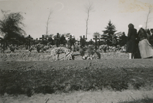 20-90 Herdenking op de Franse Militaire Begraafplaats te Kapelle in mei 1947