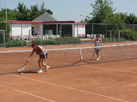 2001KAP32 De tennisbanen van de tennisvereniging aan de Vroonlandseweg te Kapelle