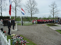 2001KAP38 Toespraak van burgemeester G.C. de Groot tijdens de dodenherdenking op de Franse militaire begraafplaats te Kapelle