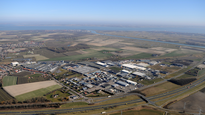 2015KAP2 Gezicht op het bedrijventerrein Smokkelhoek te Kapelle vanuit de lucht