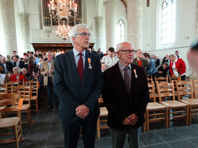2017KAP5 De koninklijk onderscheiden A.J. Vogel en J.A. Verduijn, beiden uit Kapelle