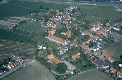 35-1286 De kern van het dorp Schore gezien vanuit de lucht
