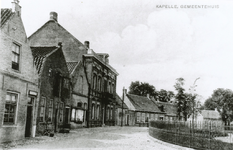 5-114 Kapelle, gemeentehuis. Het Kerkplein met het gemeentehuis te Kapelle