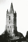 5-52 De in mei 1940 als gevolg van oorlogshandelingen zwaar beschadigde toren van de Nederlandse Hervormde kerk te Kapelle