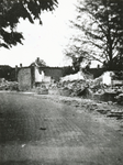 5-53 Het in mei 1940 als gevolg van oorlogshandelingen verwoeste gemeentehuis te Kapelle