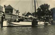 A-7474 Zierikzee. Nieuwe Haven. De Dolfijn bij het Luitje, klaar om uit te varen