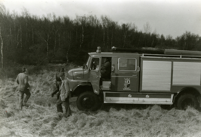 AR-0037-019 Westenschouwen. Oefening met de nieuwe brandweerauto van Vrijwillige Brandweer Westerschouwen in het duingebied