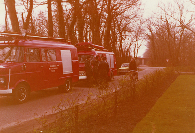 AR-0037-135 Renesse. Driehoek / Oude Moolweg. Links de Opel Blitz BE met kenteken XA-41-32 afgegeven op 23.3.1967 van ...