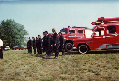 AR-0037-159 Haamstede. Kloosterweg. Overdracht van de nieuwe Mercedes brandweerauto ter vervanging van de uit 1960 ...