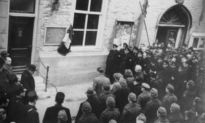 AR-0489-0935-008 Zierikzee. Stadhuis Meelstraat. Na de toespraak door burgemeester jhr. mr. J. Schuurbeque Boeije bij ...