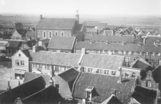 B-0102 Bruinisse. Schoolstraat. Gezicht op de Kerk van de Gereformeerd gemeente, gebouwd in 1950