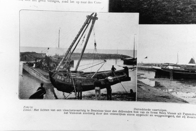 B-0390B Bruinisse. Gevolgen van de stormramp van 30 september op 1 oktober 1911. Het Lemmerjacht de BRU 153 Hoop op ...