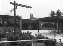 B-0765 Bruinisse. Molenweg. Ingang van de Christelijke lagere school.