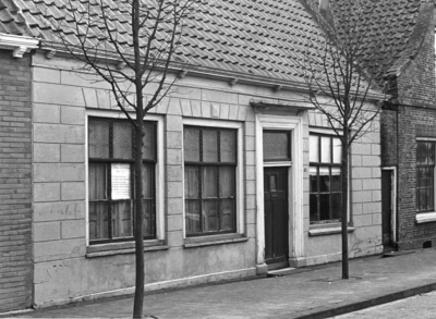 B-0800 Bruinisse. Oudestraat 23. Oudheidskamer, in de voormalige woning van Willem Zondervan.