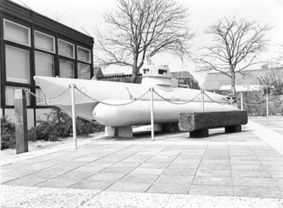 B-0848 Bruinisse. Dreef. Visserij- en oorlogsmuseum. Eenmansduikboot, in gebruik bij de Duitse Kriegsmarine, ook wel ...