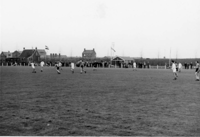 B-0911 Bruinisse Voetbalwedstrijd, pinksteren 1961, Bruse Boys tegen een Engelse club.