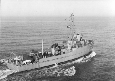 B-1285 De mijnenveger USS AMS 168. Gebouwd in 1952, bij de Puget Souns Naval Shipyard in Bremerton. Te water gelaten op ...