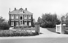 B-1505 Bruinisse. Dorpsweg. Huize 't Hof , de dokterswoning