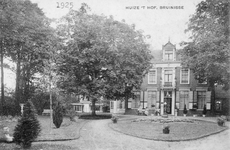 B-1515 Bruinisse. Dorpsweg. Huize 't Hof. Gebouwd in 1868 door landbouwer Lambertus van Vessem. Dit huis werd in 1893 ...