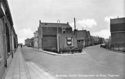 B-1693 Bruinisse. Splitsing links de Schipperslaan, rechts de Burgemeester Hagelaan