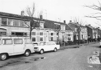 B-2120 Bruinisse. Molenstraat. Van links naar rechts de woningen Molenstraat nr. 83 (nu 49), nr 81 (nu 47), nr. 79, nr ...