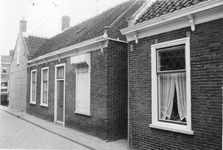 B-2135 Bruinisse. Bergstraat. In het midden de woning Bergstraat nr.1, rechts nr. 3