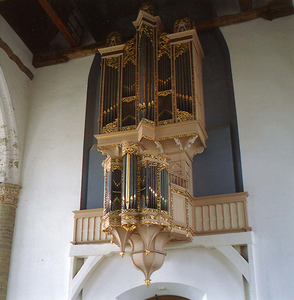 BRO-0019 Brouwershaven. Het orgel van de Ned. Herv. kerk. De orgelkas werd door Hendrik Niehof in 's Hertogenbosch ...