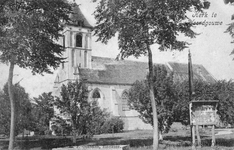 BRO-0680 Noordgouwe. Ring (zuidzijde). De Ned. Herv. kerk, gewijd aan de Heilige Driekoningen, in 1462 gebouwd. De ...