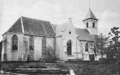 BRO-0681 Noordgouwe. Ring (noordzijde). De Ned. Herv. kerk, gewijd aan de Heilige Driekoningen, in 1462 gebouwd. De ...