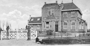 BRO-0716 Noordgouwe. Donkereweg. Ziekenhuis, gebouwd in 1902. In 1942 overgegaan in handen van de eilandelijke ...