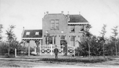 BRO-0717 Noordgouwe. Donkereweg. Ziekenhuis, gebouwd in 1902. In 1942 overgegaan in handen van de eilandelijke ...
