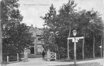 BRO-0719 Noordgouwe. Donkereweg. Ziekenhuis, gebouwd in 1902. In 1942 overgegaan in handen van de eilandelijke ...