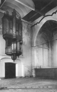BRO-1159 Brouwershaven. Orgel in de Nederlands Hervormde St. Nicolaaskerk. De kas van het orgel dateert uit 1557 en ...