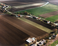 BRO-1618 Zonnemaire. Rietdijk ten noorden van het dorp, gezien vanuit het zuidwesten.. Links de de polder Bloois en ...