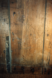 BRW-0951 Brouwershaven. Stadhuiszolder; voormalige gevangenis. Achtergelaten inscripties.