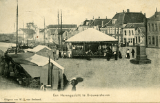 BRW-1076 Een havengezicht te Brouwershaven. Brouwershaven. Havengezicht met kermis