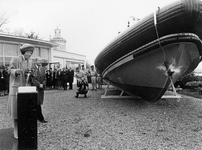 BUR-0303 Burghsluis. Doop van de nieuwe reddingsboot Koningin Beatrix door H.M. Koningin Beatrix.