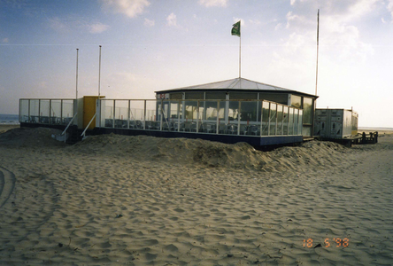 BUR-0384 Burgh-Haamstede. Strand paviljoen