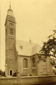 BUR-0528 Burgh. Kerk na de brand van 25 september 1924 met de torenspits naar ontwerp van architect Joh. Hoogenboom. ...