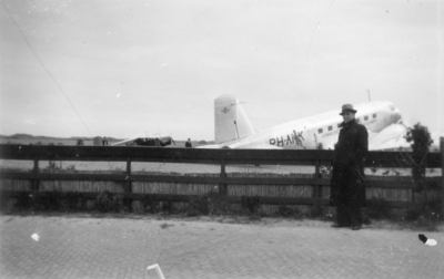 BUR-0549 Haamstede. Torenweg. Vliegveld Haamstede. Een Douglas DC-2-115E.