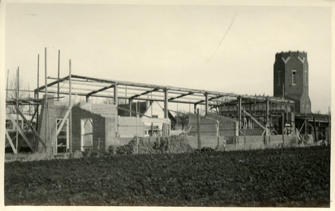 BUR-0759 Burgh. Burghseweg. Voormalig R.T.M. tramstation, later busstation. De bouw van de autobusgarage bekend als de remise