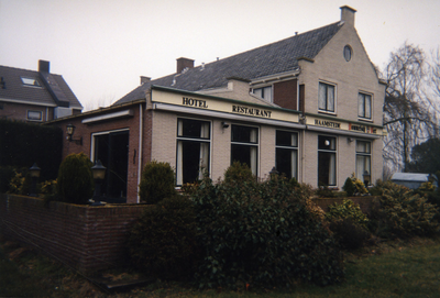 BUR-1319 Haamstede. Hogezoom. Hotel Restaurant Haamstede van af de Kloosterweg gezien