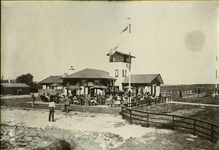 BUR-1406 Haamstede. Torenweg. Vliegveld Haamstede. Opening van het nieuwe stationsgebouw en restaurant. Op 4 april 1934 ...