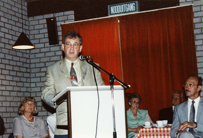 D-0405 Nieuwerkerk. Dorpshuis. Afscheid van burgemeester A. Bergshoeff, burgemeester van Duiveland (1987-1994)