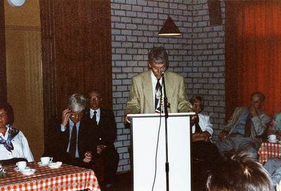 D-0409 Nieuwerkerk. Dorpshuis. Afscheid van burgemeester A. Bergshoeff, burgemeester van Duiveland (1987-1994)