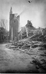 D-0459 Oosterland. Torenplein. Schade door het Engelse luchtbombardement van januari 1945.